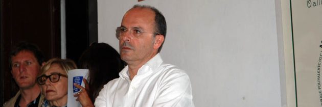 Il candidato sindaco Carlo Capacci discute con gli abitanti del Parasio del tanto criticato progetto  ‘Dal Parasio al Mare’